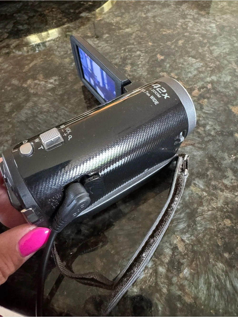 Panasonic HDC-TM80K (16 GB) High Definition AVCHD Camcorder